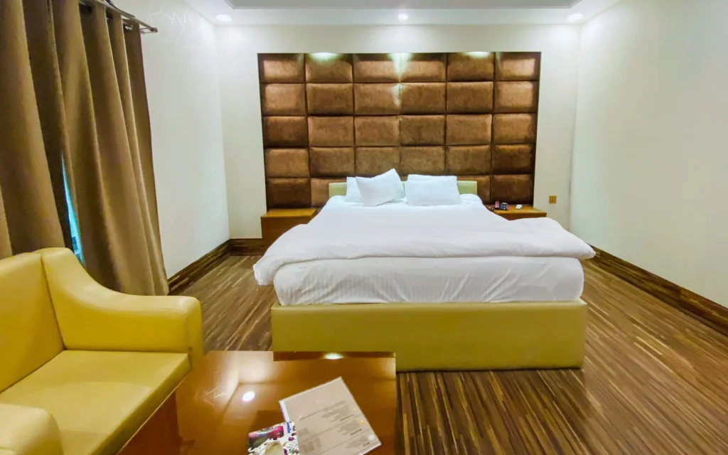 Deluxe Couple Room