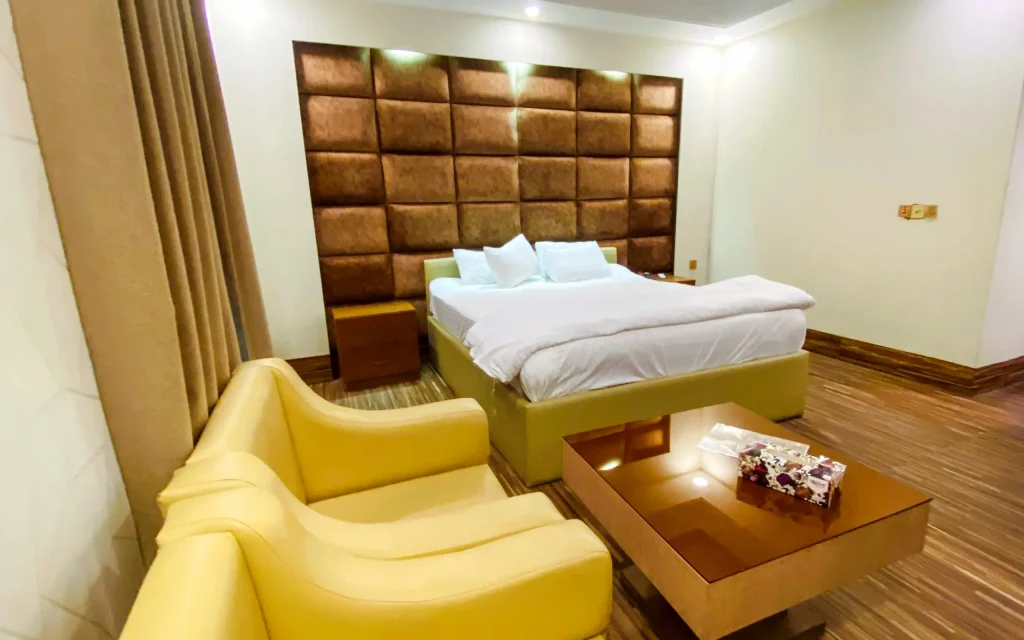 Deluxe Couple Room